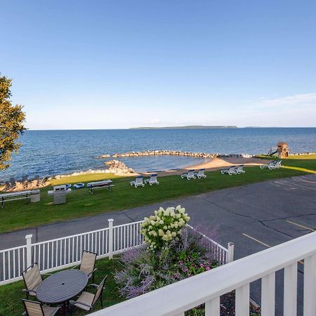 Baymont By Wyndham St. Ignace Lakefront Exterior photo