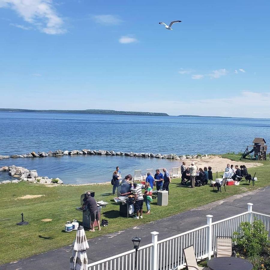 Baymont By Wyndham St. Ignace Lakefront Exterior photo