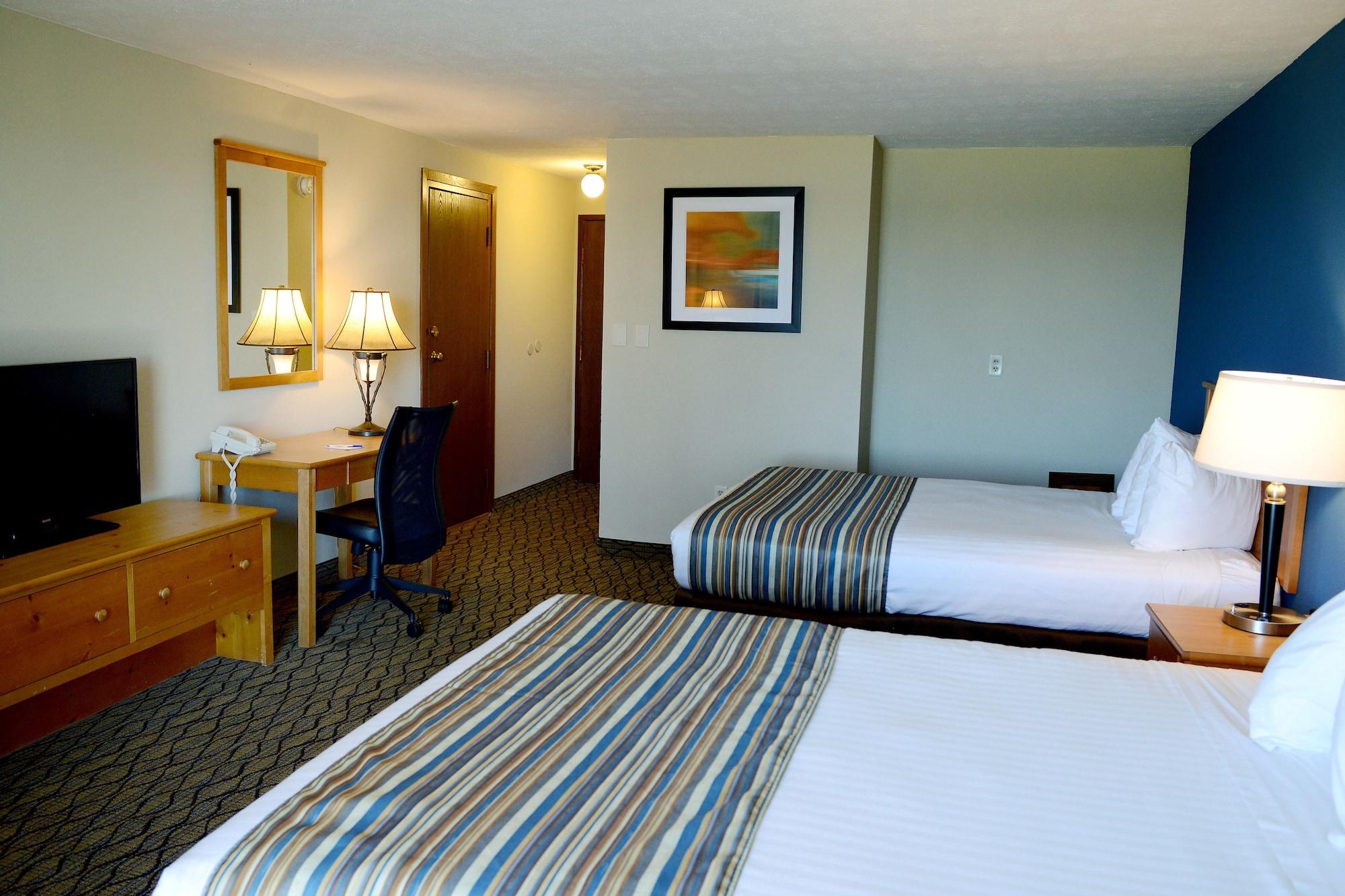 Baymont By Wyndham St. Ignace Lakefront Exterior photo