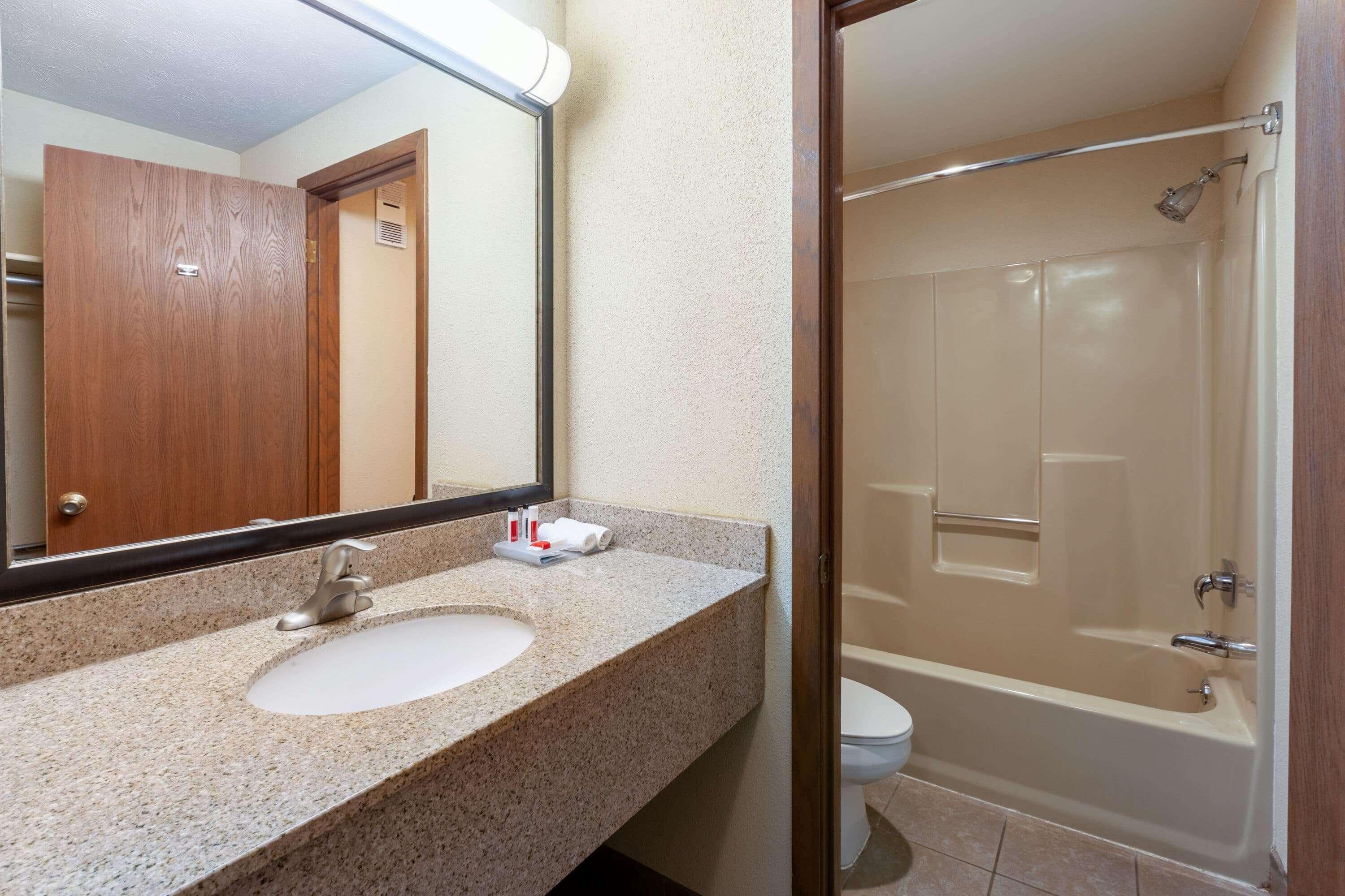 Baymont By Wyndham St. Ignace Lakefront Exterior photo