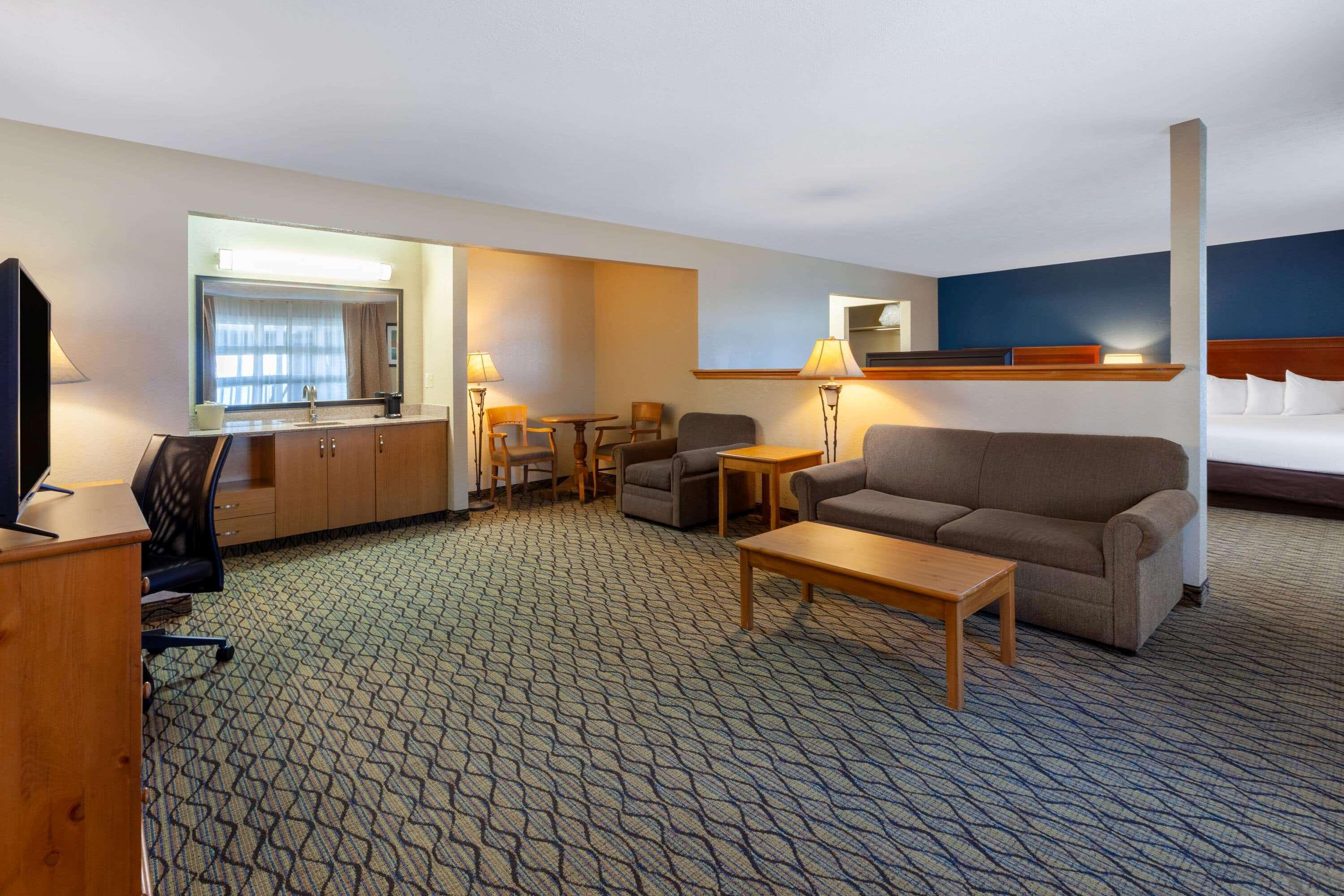 Baymont By Wyndham St. Ignace Lakefront Exterior photo