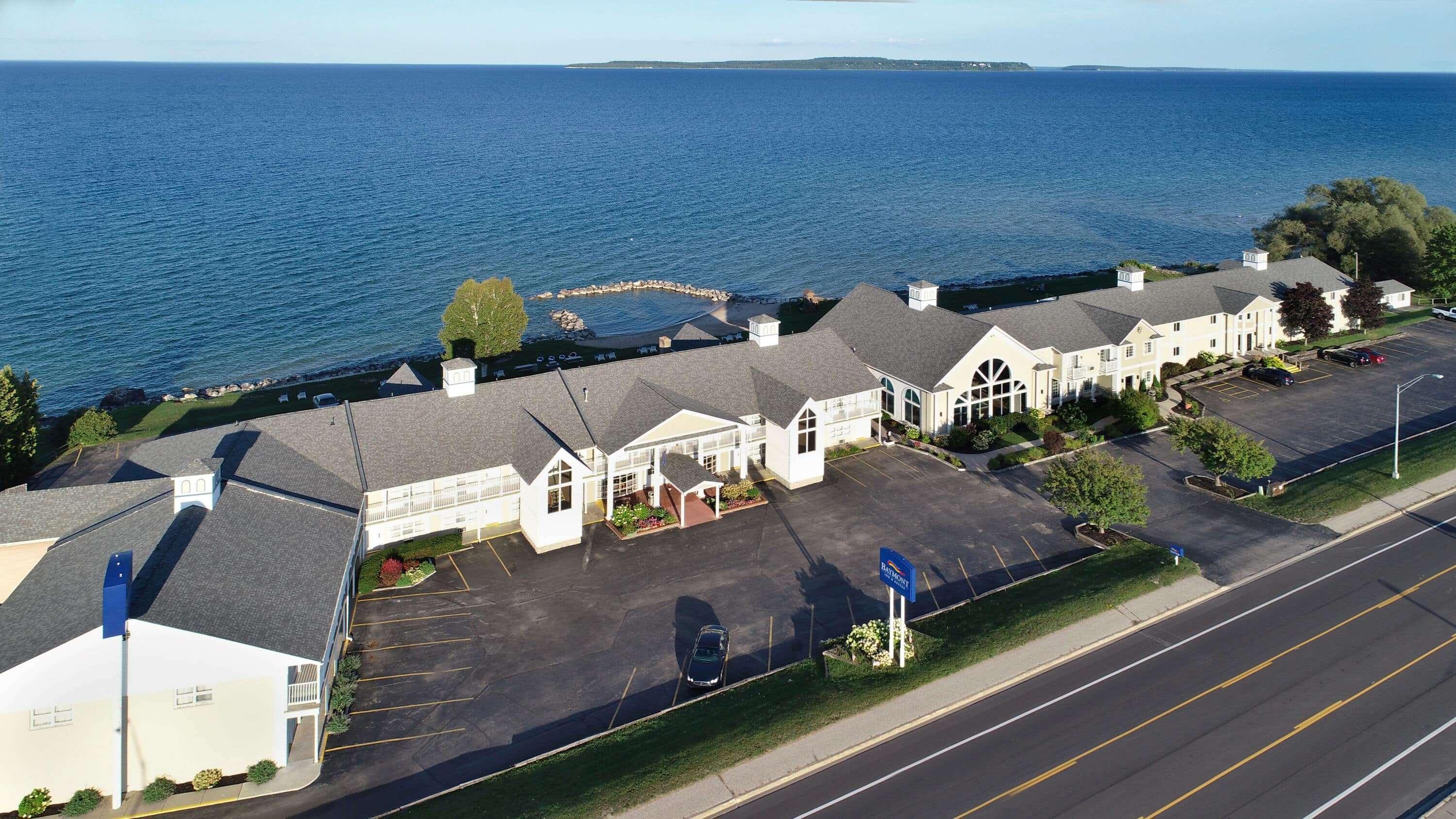Baymont By Wyndham St. Ignace Lakefront Exterior photo