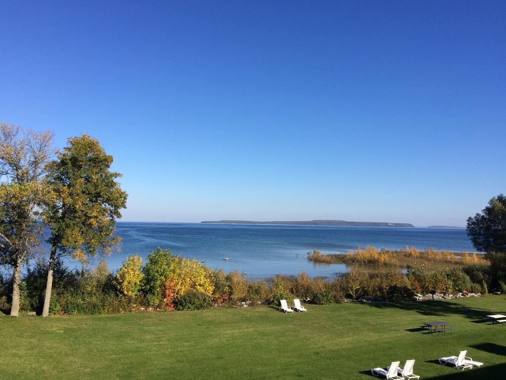 Baymont By Wyndham St. Ignace Lakefront Exterior photo