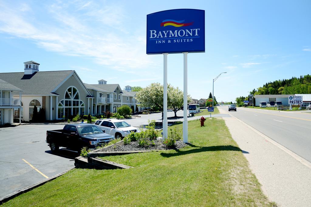 Baymont By Wyndham St. Ignace Lakefront Exterior photo