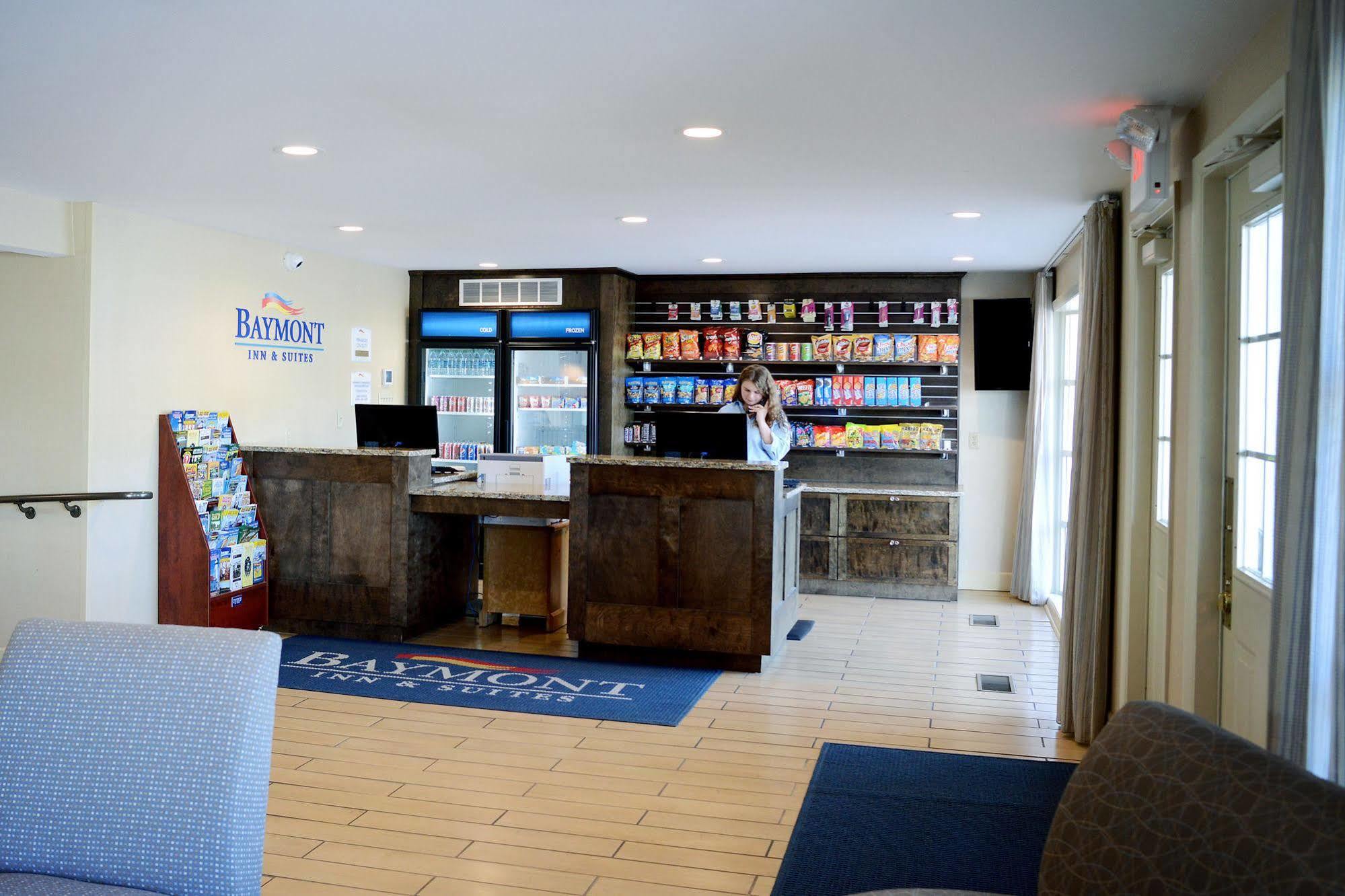 Baymont By Wyndham St. Ignace Lakefront Exterior photo